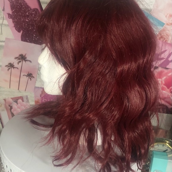 Dark Red Wavy Bob with Bangs - New Never Worn - Picture 4 of 4